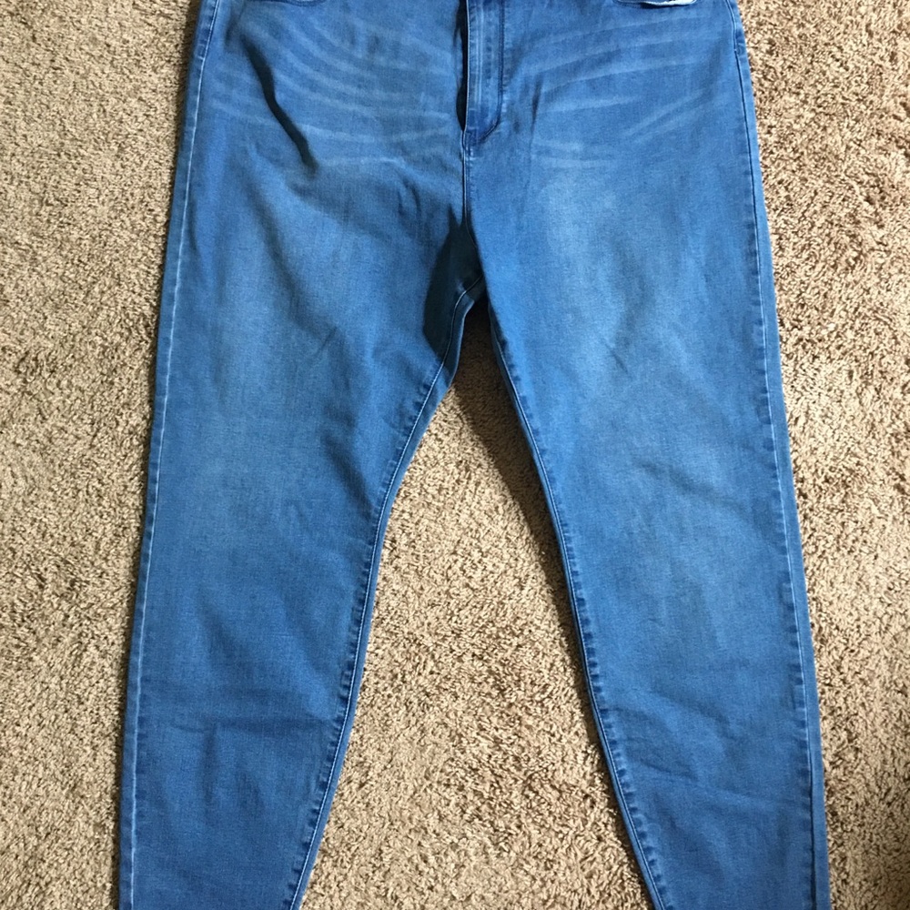 Forever 21 jeans size 24